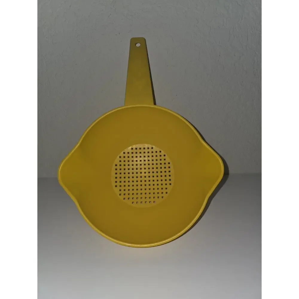 Vintage Tupperware #1200-1 Small Yellow 1 Quart Strainer Colander w/ Handle